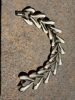 Vintage  Coro Gold Tone Leaf Link Bracelet Box Closure Signed Nature Theme 7”